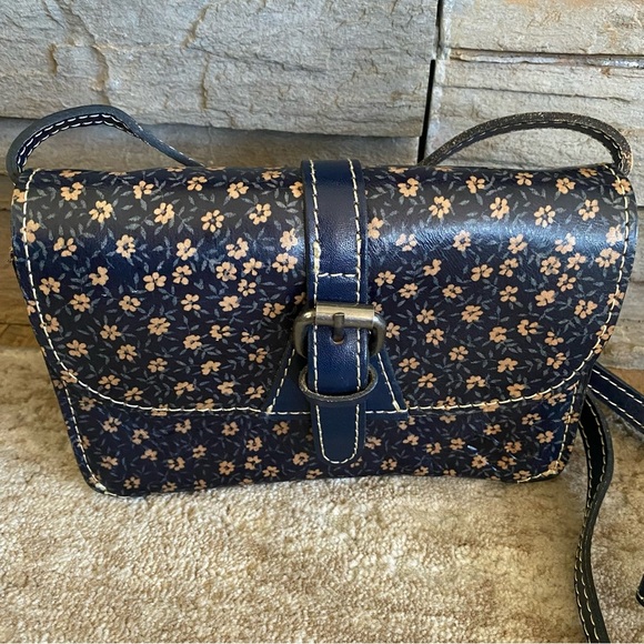Patricia Nash Torri Small Crossbody Leather Purse Clutch Blue Daisies Floral - Picture 2 of 12